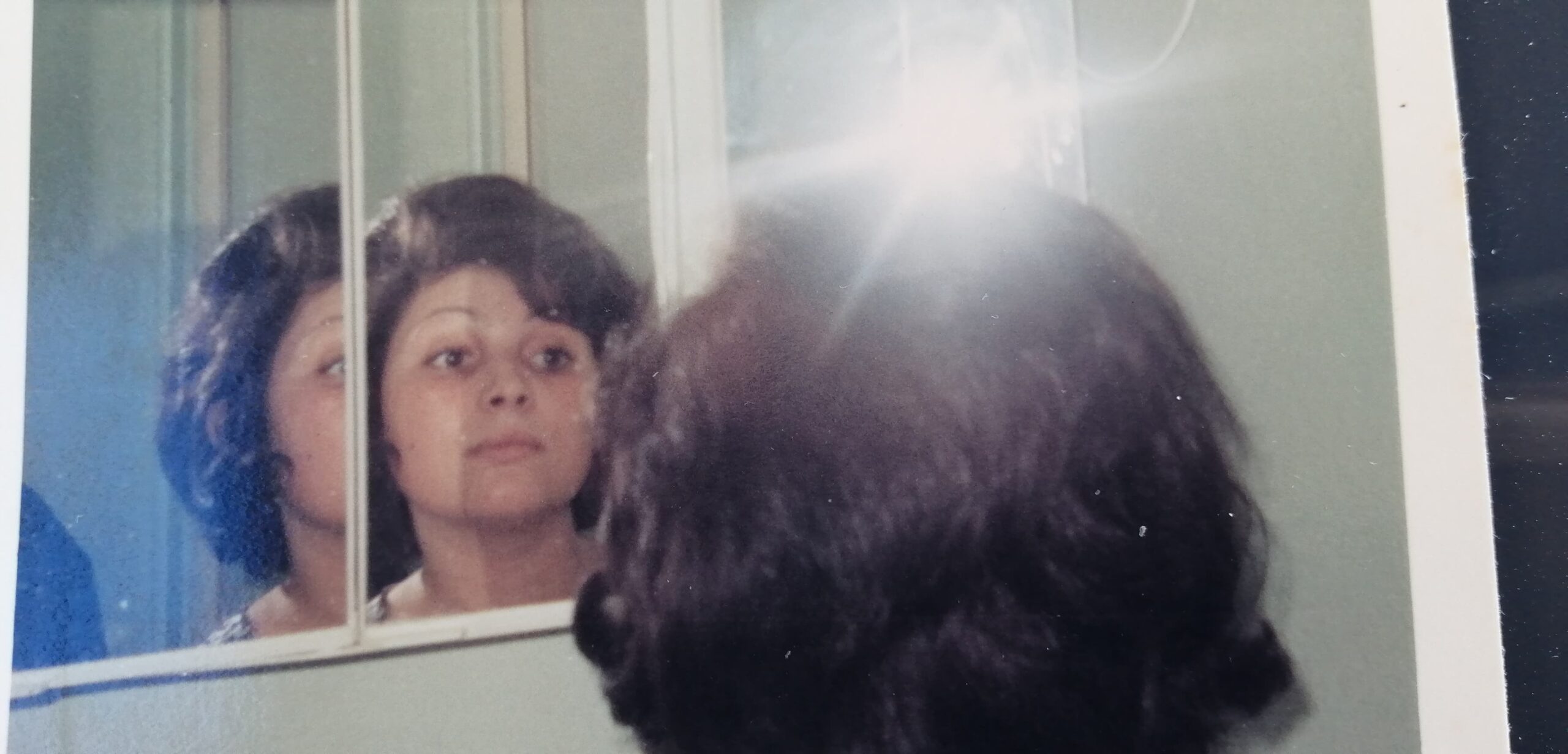 A ma grand-mère, celle qui m'a appris l'importance d'écrire son histoire